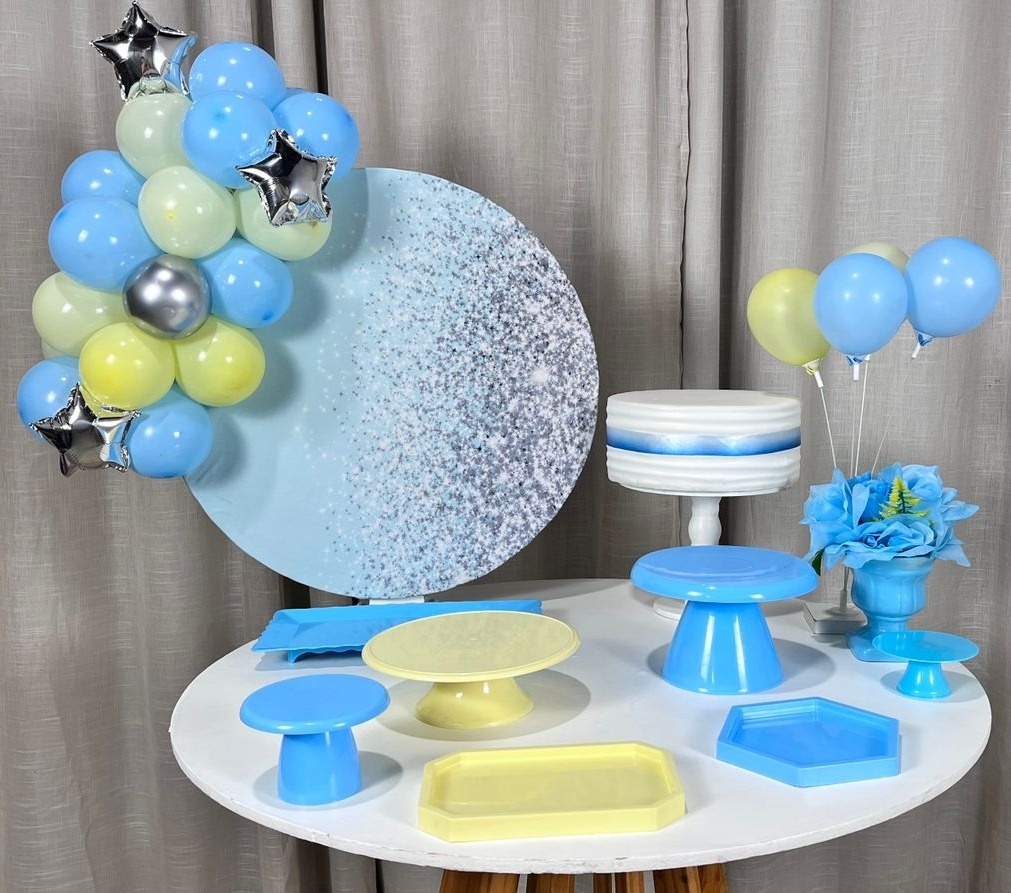 Kit Mesa Com Balão -  Degrade Azul  - É Só Um Bolinho Locações 