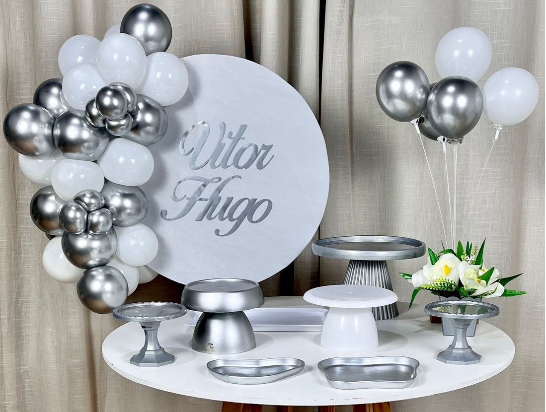 Kit Mesa Com Balão - Liso Branco Personalizado - É Só Um Bolinho Locações 