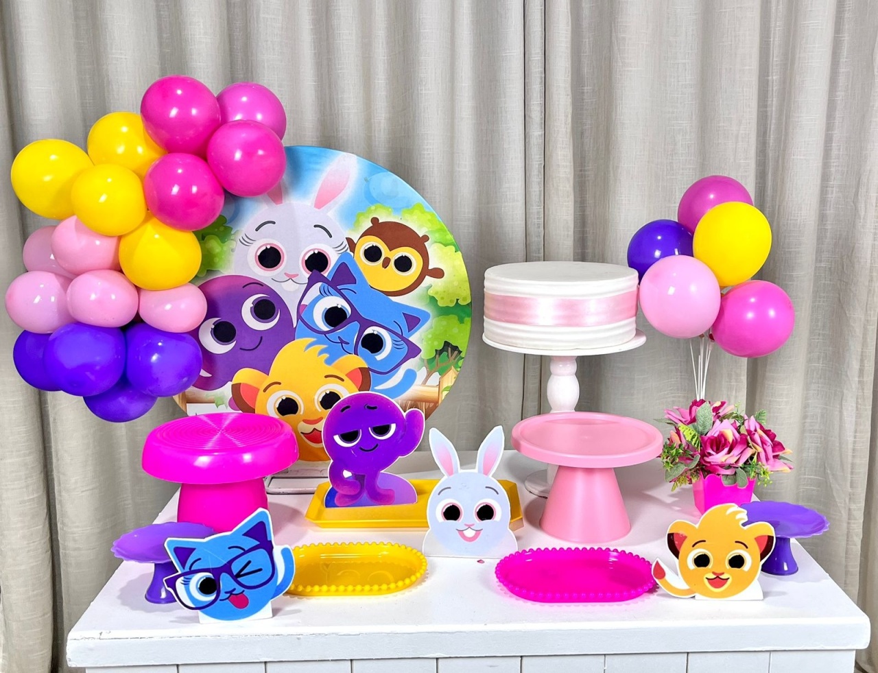 Kit Mesa Com Balão Bolofofo 3 - É Só Um Bolinho Locações 