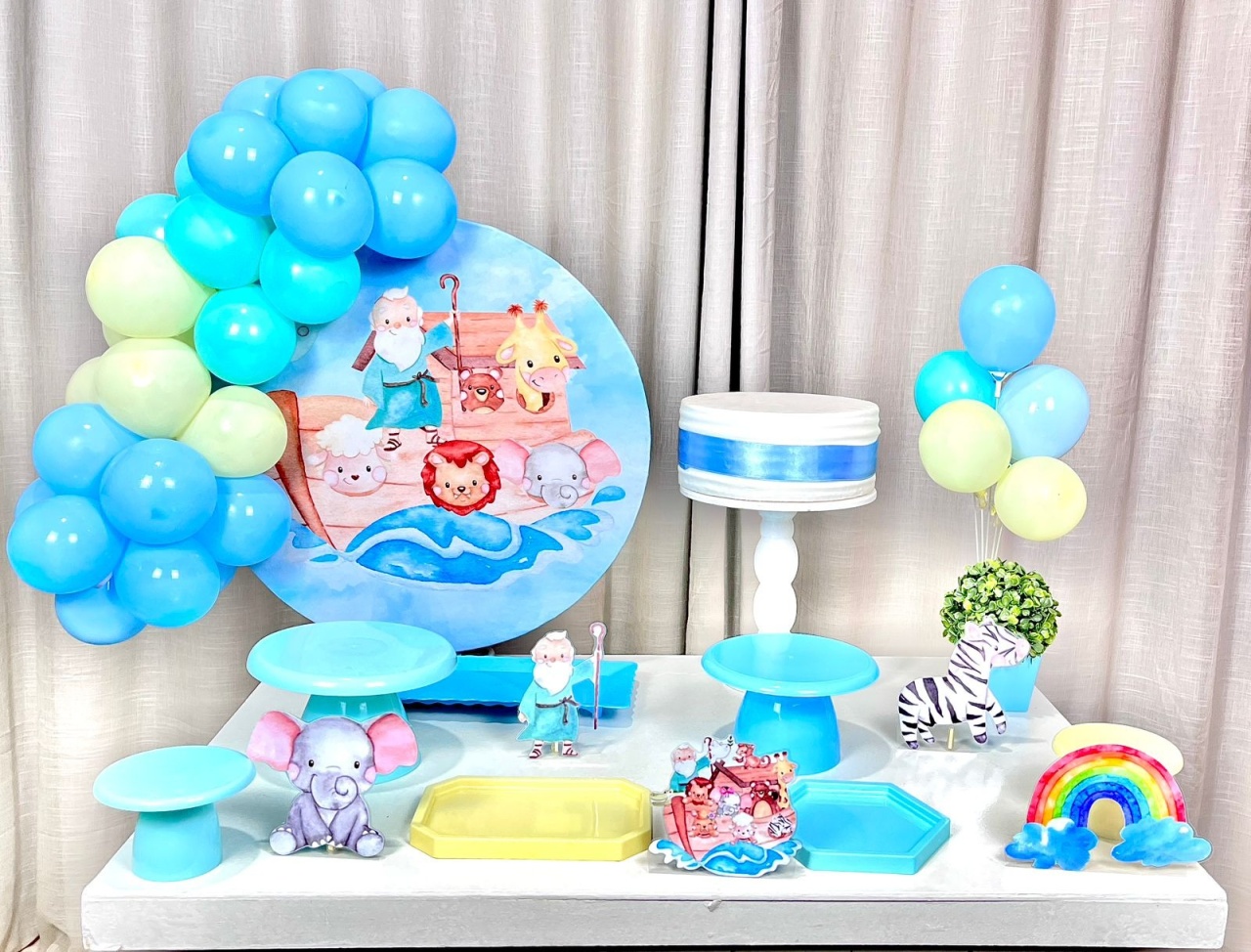 Kit Mesa Com Balão - Arca de Nóe Aquarelado  - É Só Um Bolinho Locações 