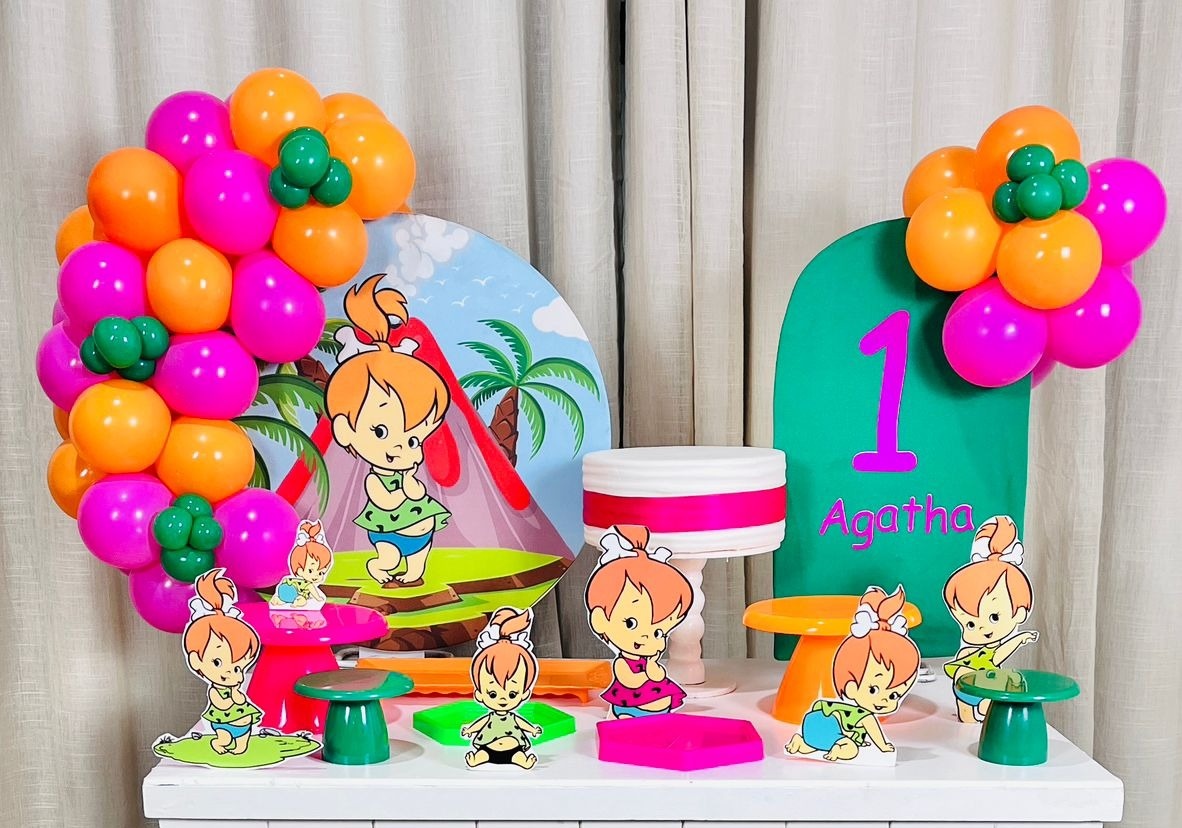 Kit Mesa Premium Com Balão - Pedrita Com Personalização  - É Só Um Bolinho Locações 