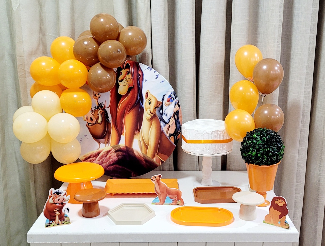 Kit Mesa Com Balão -  Rei Leão  - É Só Um Bolinho Locações 