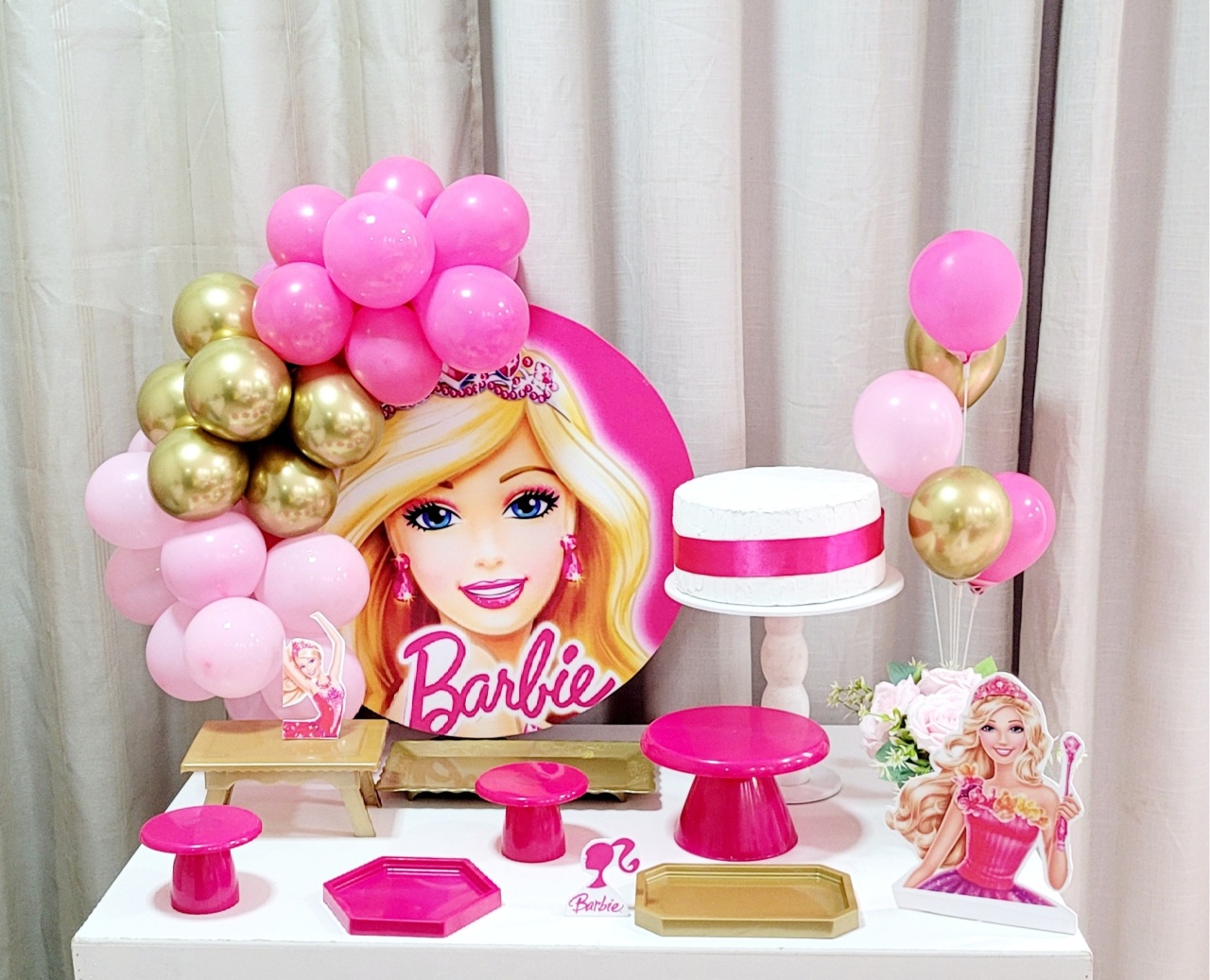 Kit Mesa Com Balão - Barbie 1 - É Só Um Bolinho Locações 