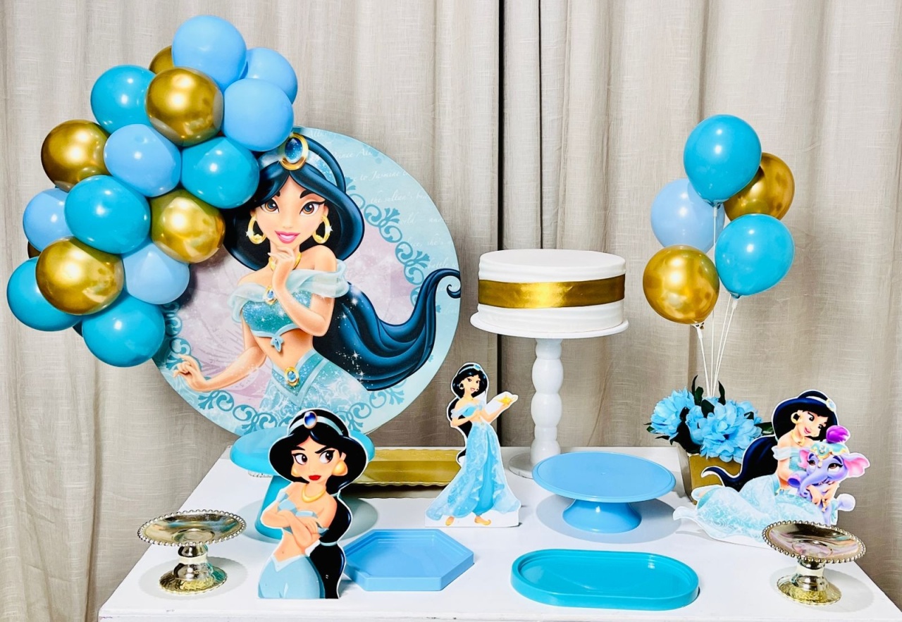 Kit Mesa Com Balão -  Jasmini - É Só Um Bolinho Locações 