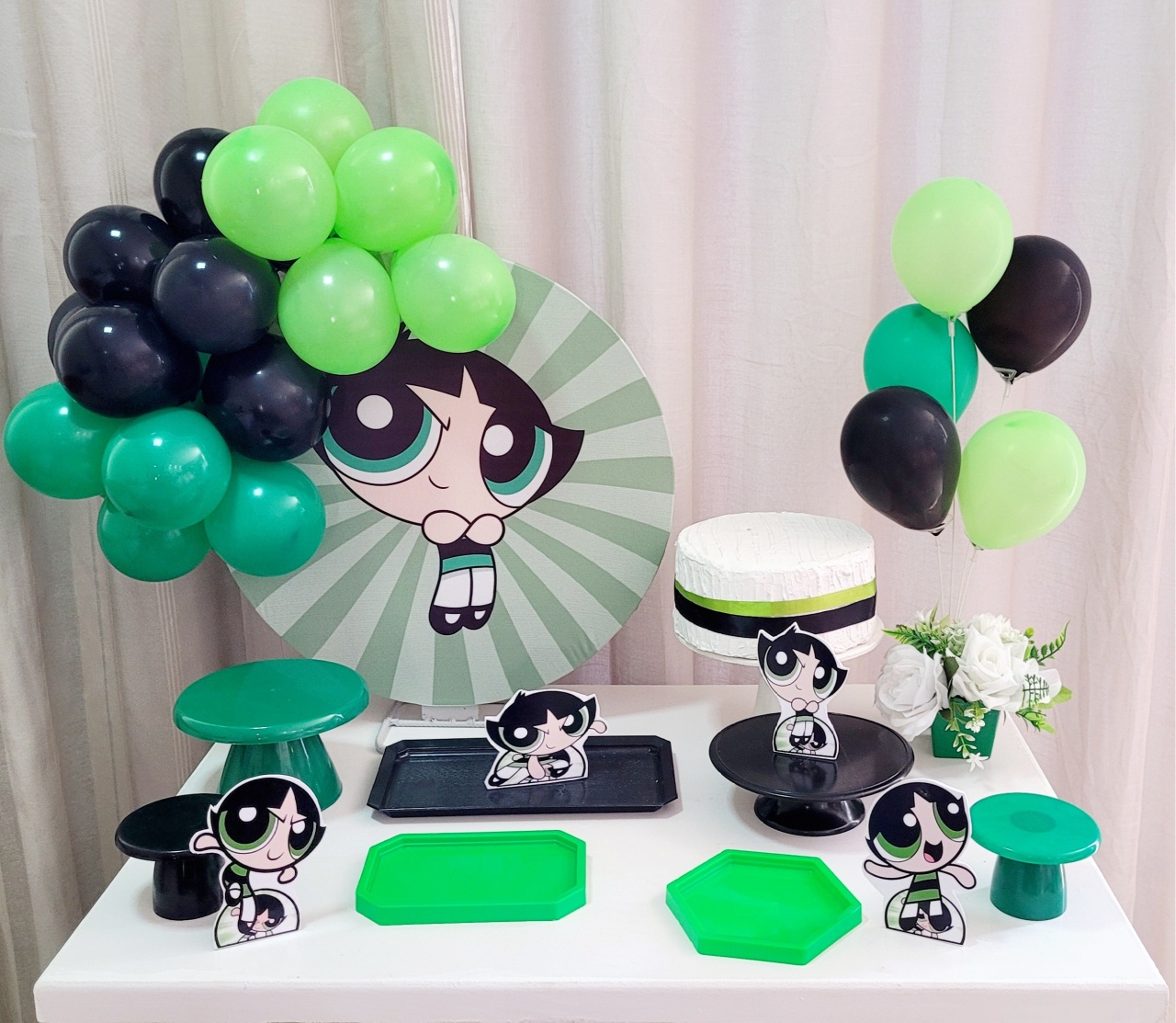 Kit Mesa Com Balão - Docinho - É Só Um Bolinho Locações 