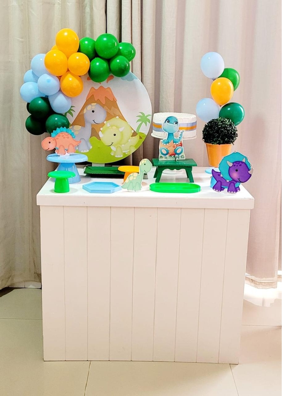 Kit Composto Com Balão -  Dino Baby 1 - É Só Um Bolinho Locações 