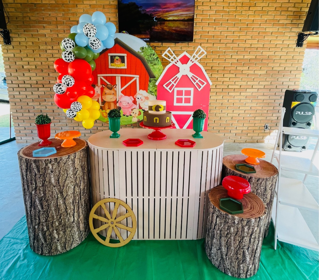 Decoração Fazendinha Vermelha - karoline pedroso festas