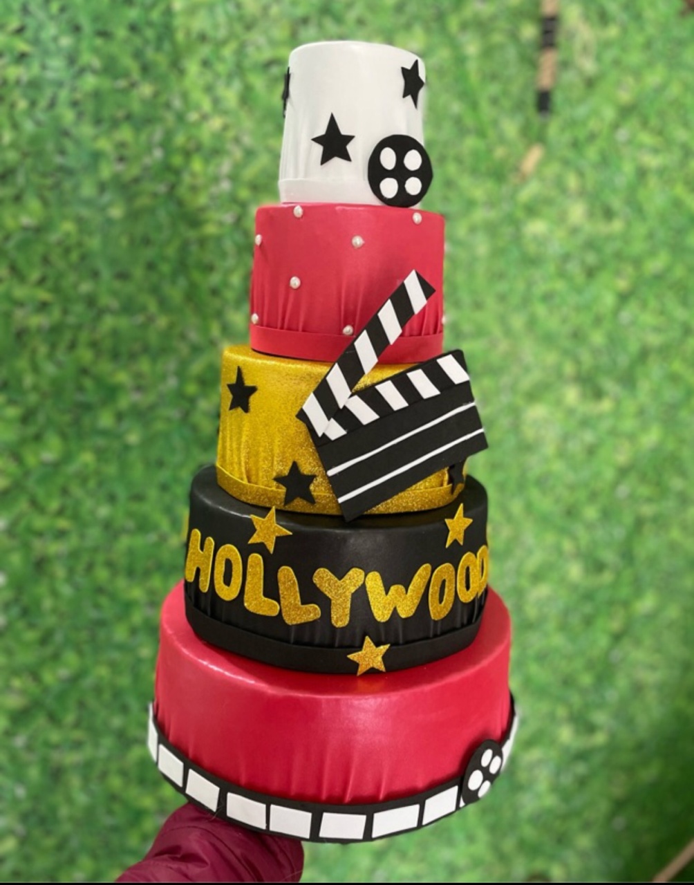 Bolo Fake Hollywood - karoline pedroso festas