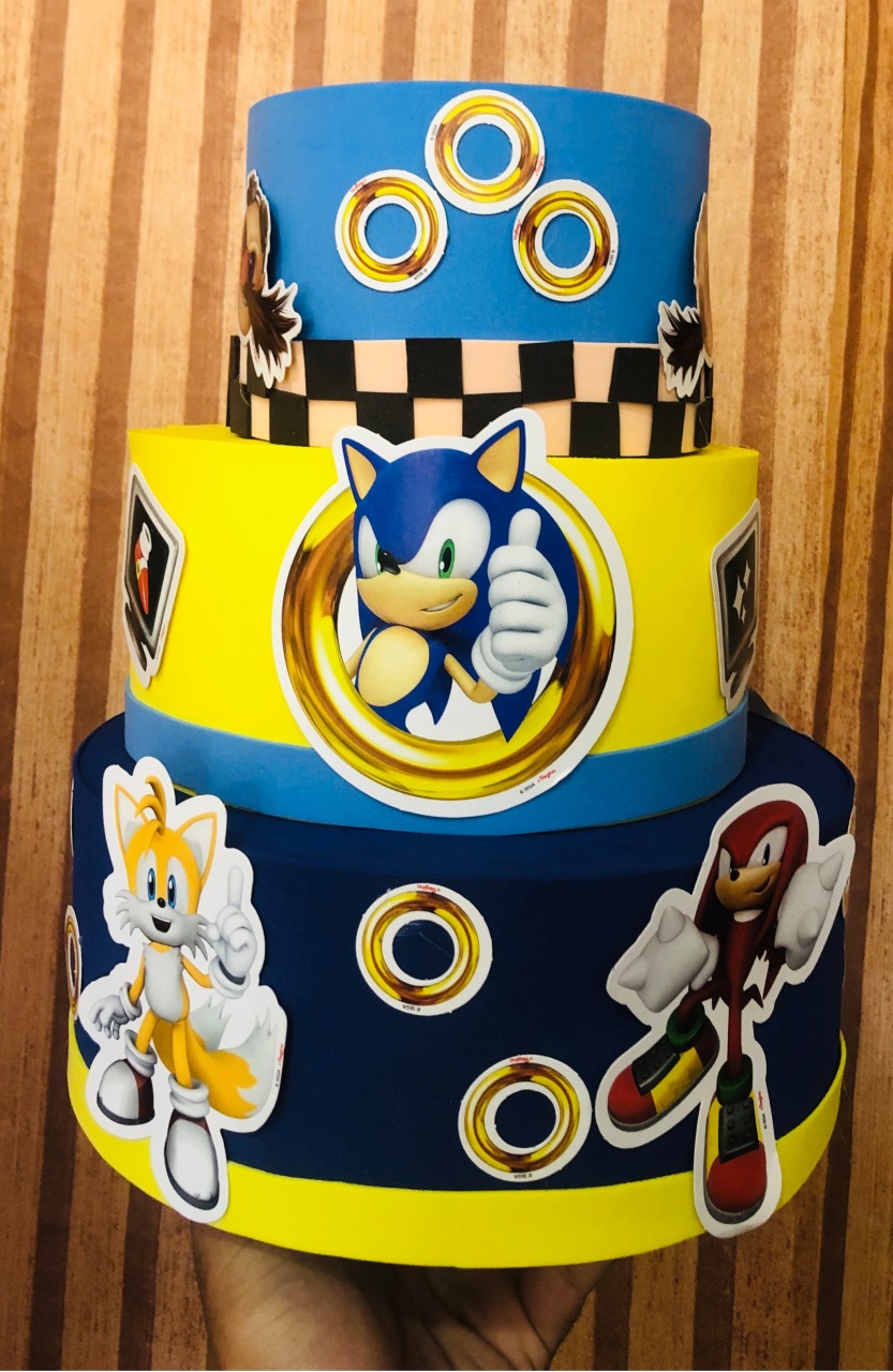 Bolo Fake Sonic - karoline pedroso festas