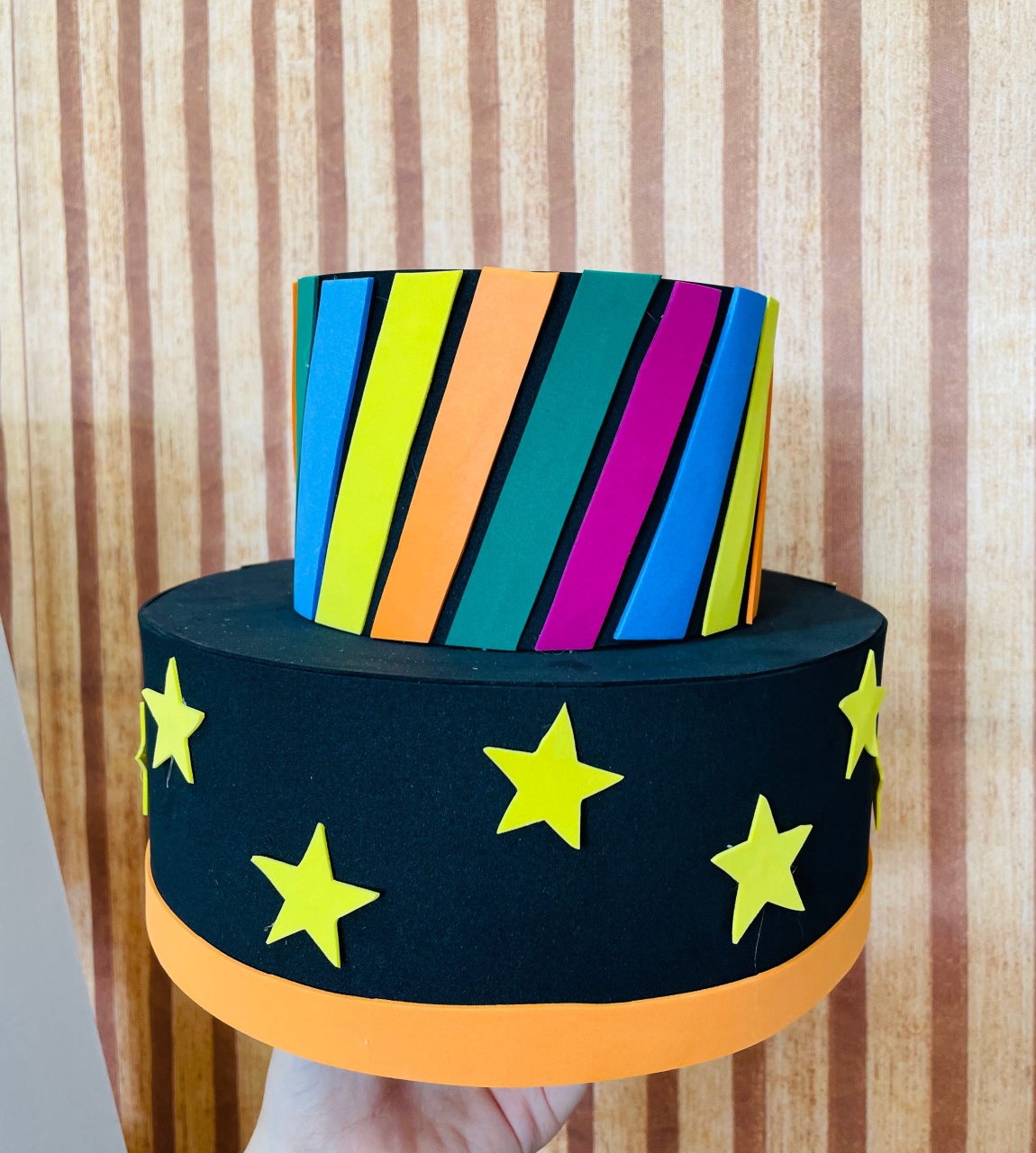 Bolo Fake Color  - karoline pedroso festas