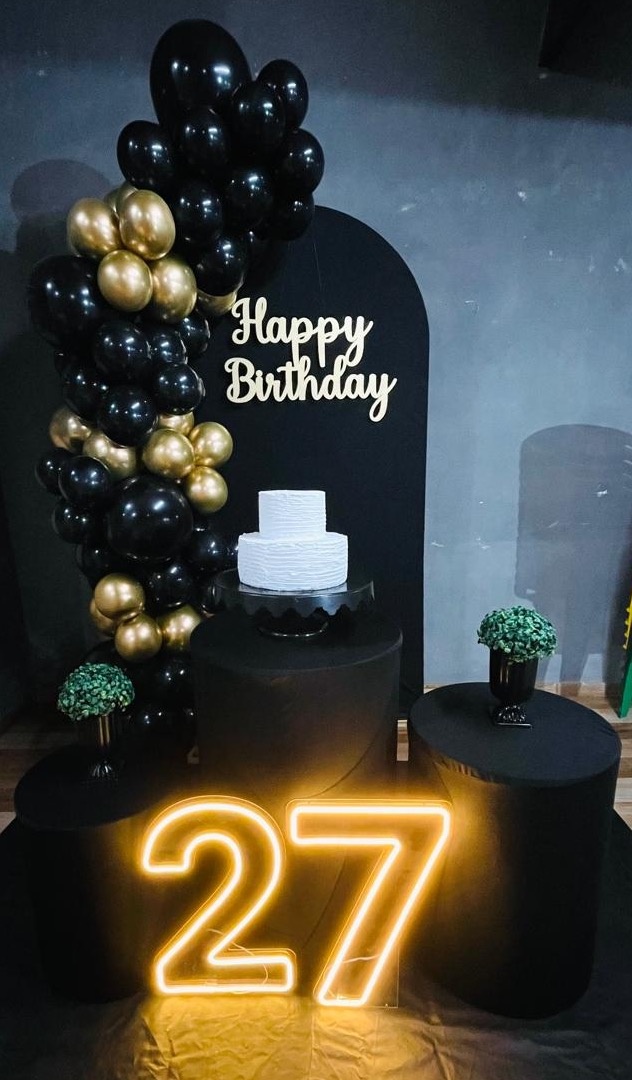 Decoração Preto Com Dourado 3 - karoline pedroso festas