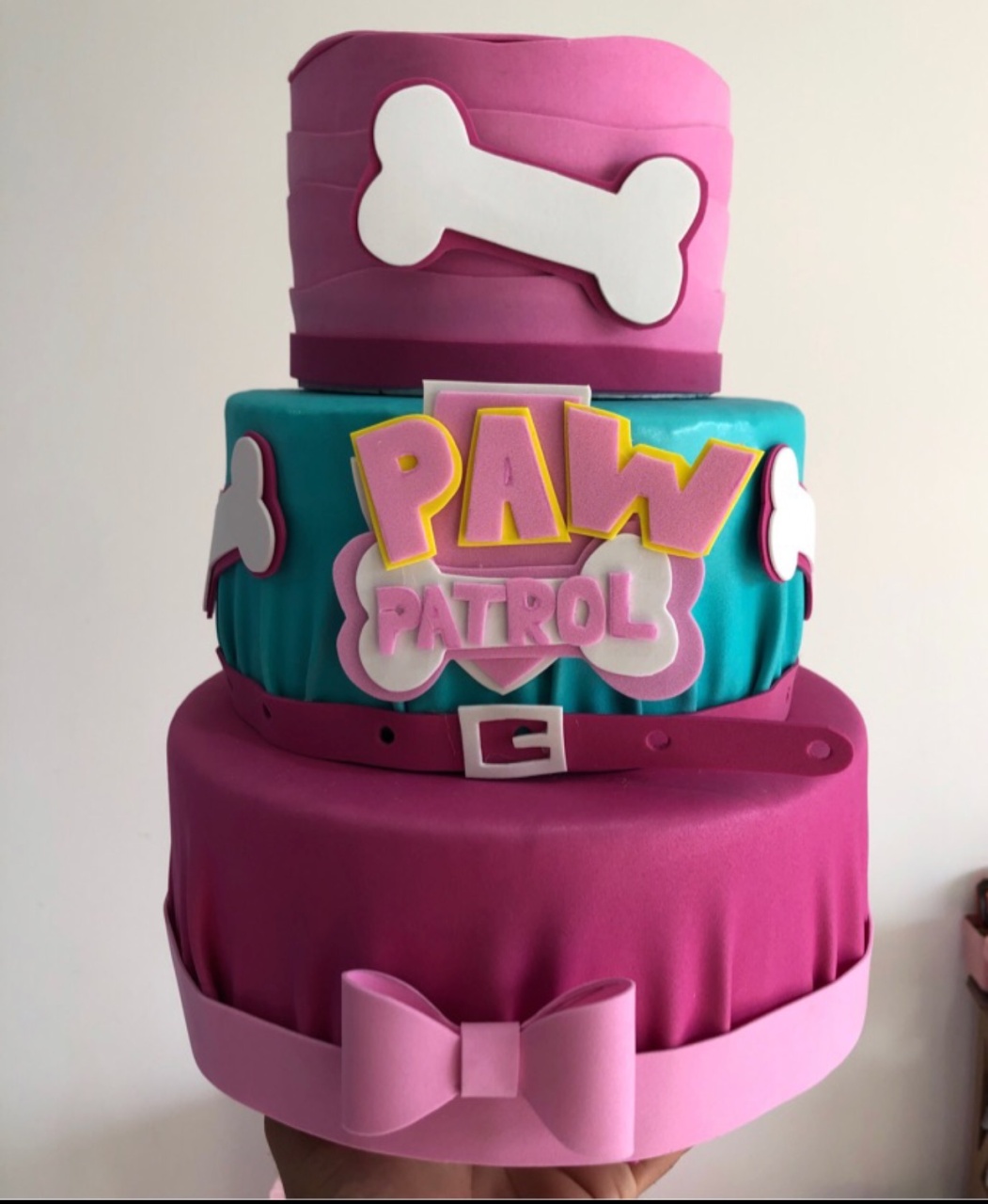 Bolo Fake Patrulha Canina Rosa  - karoline pedroso festas