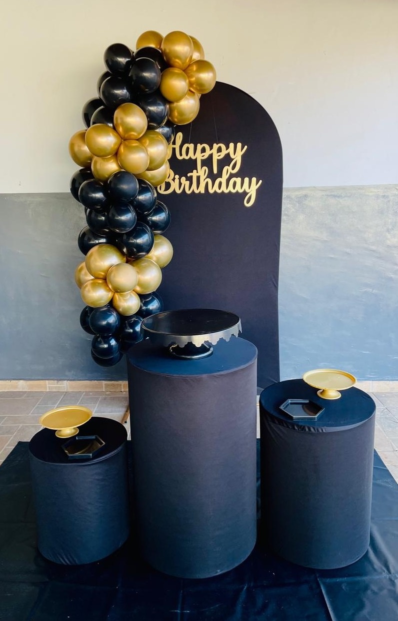 Decoração Preto Com Dourado 2 - karoline pedroso festas