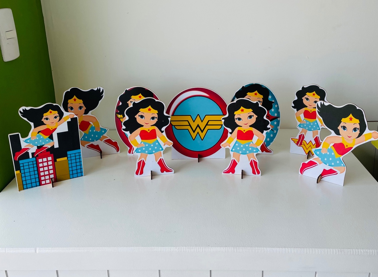 Display de Mesa - Mulher Maravilha - karoline pedroso festas