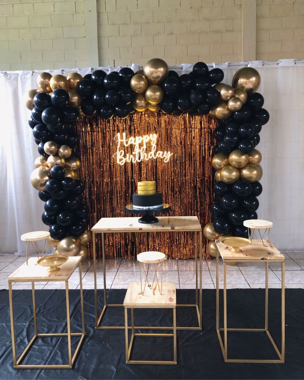 Decoração Preto Com Dourado - karoline pedroso festas