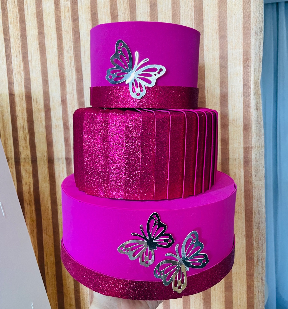 Bolo Fake Pink - karoline pedroso festas