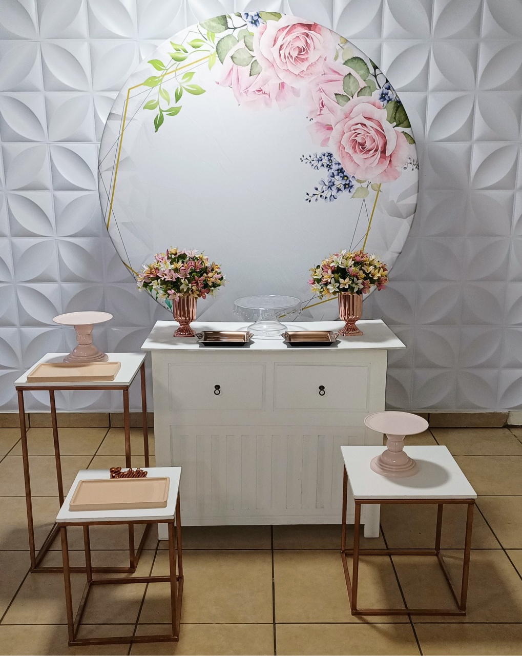 Composição Floral Rosé Mesa Bosirie - MM Pegue e Monte e locação 