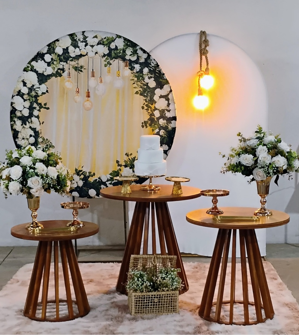 Composição Casamento Mesa Cone Painel Guirlanda E Romano Luxo - MM Pegue e Monte e locação 