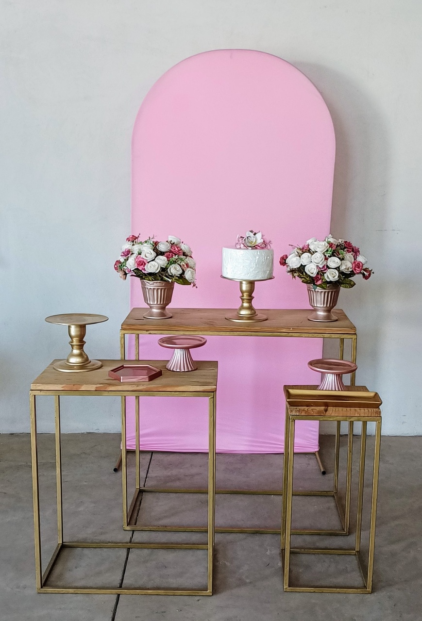 Kit Romano Rosa Com Mesa Cubo - MM Pegue e Monte e locação 