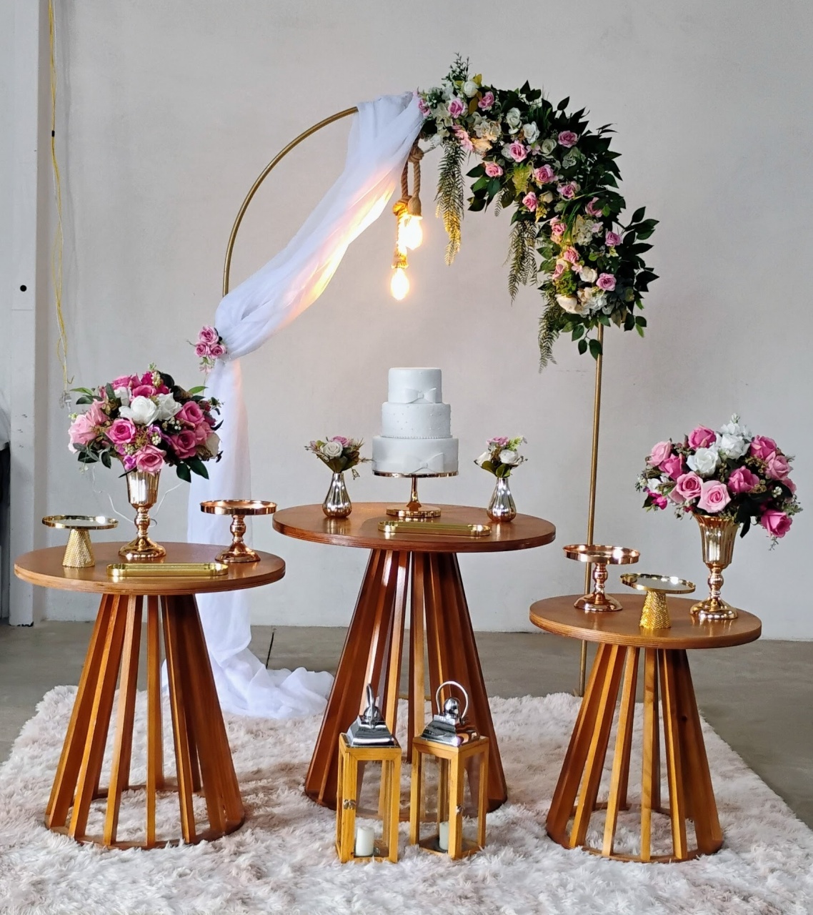 Composição Casamento Mesas Cone Arco Romano Vazado Rosé - MM Pegue e Monte e locação 