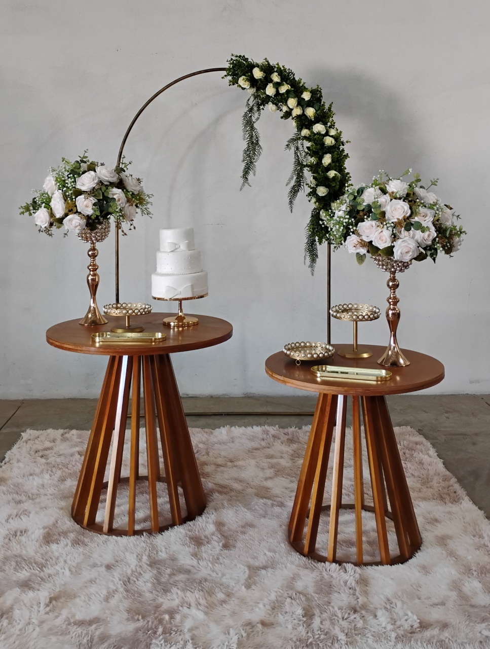 Composição Casamento/Noivado Mesa Cone Com Painel Vazado - MM Pegue e Monte e locação 