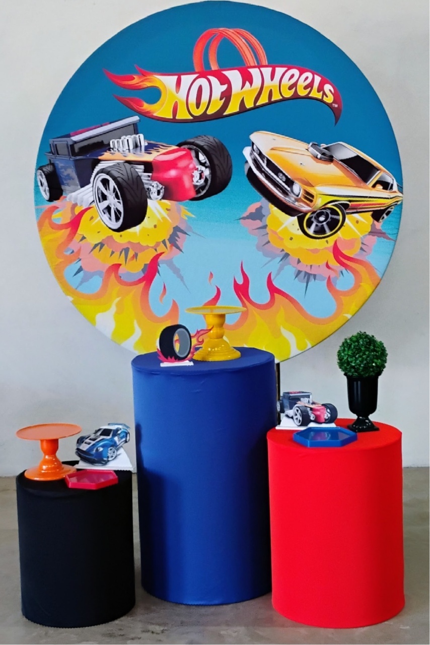 Kit Celebrar Hotwheels - MM Pegue e Monte e locação 