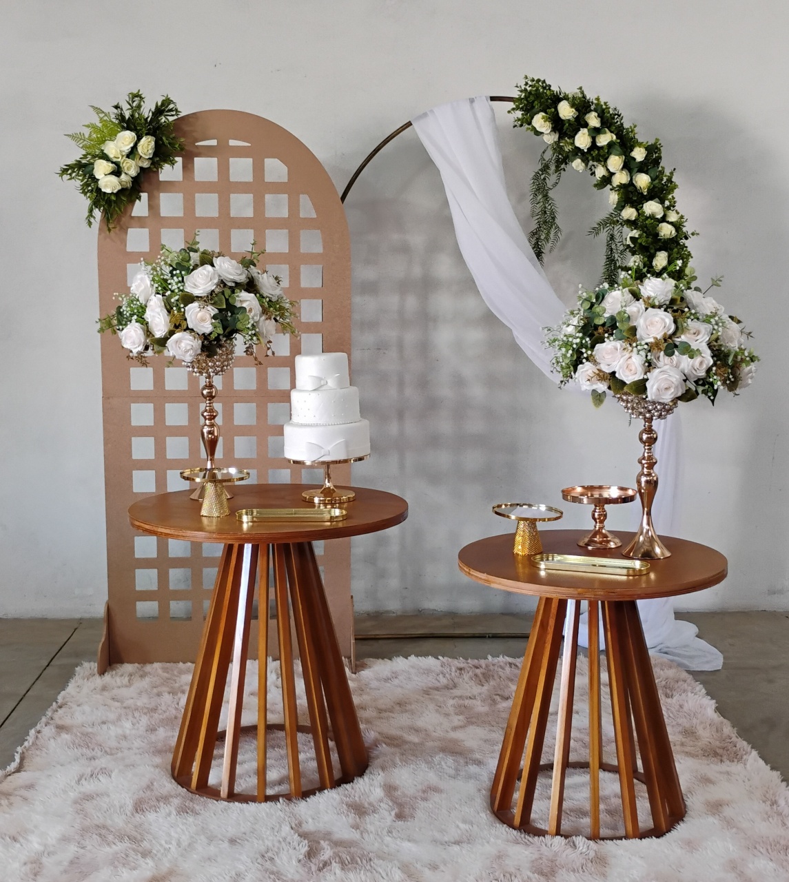 Composição Casamento Arco Florar E Painel Rústico - MM Pegue e Monte e locação 