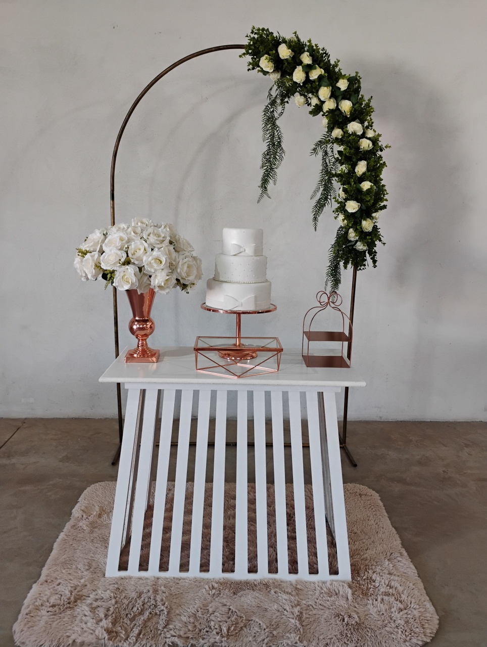 Composição Casamento Mesa Riscada Painel Vaso Flores - MM Pegue e Monte e locação 