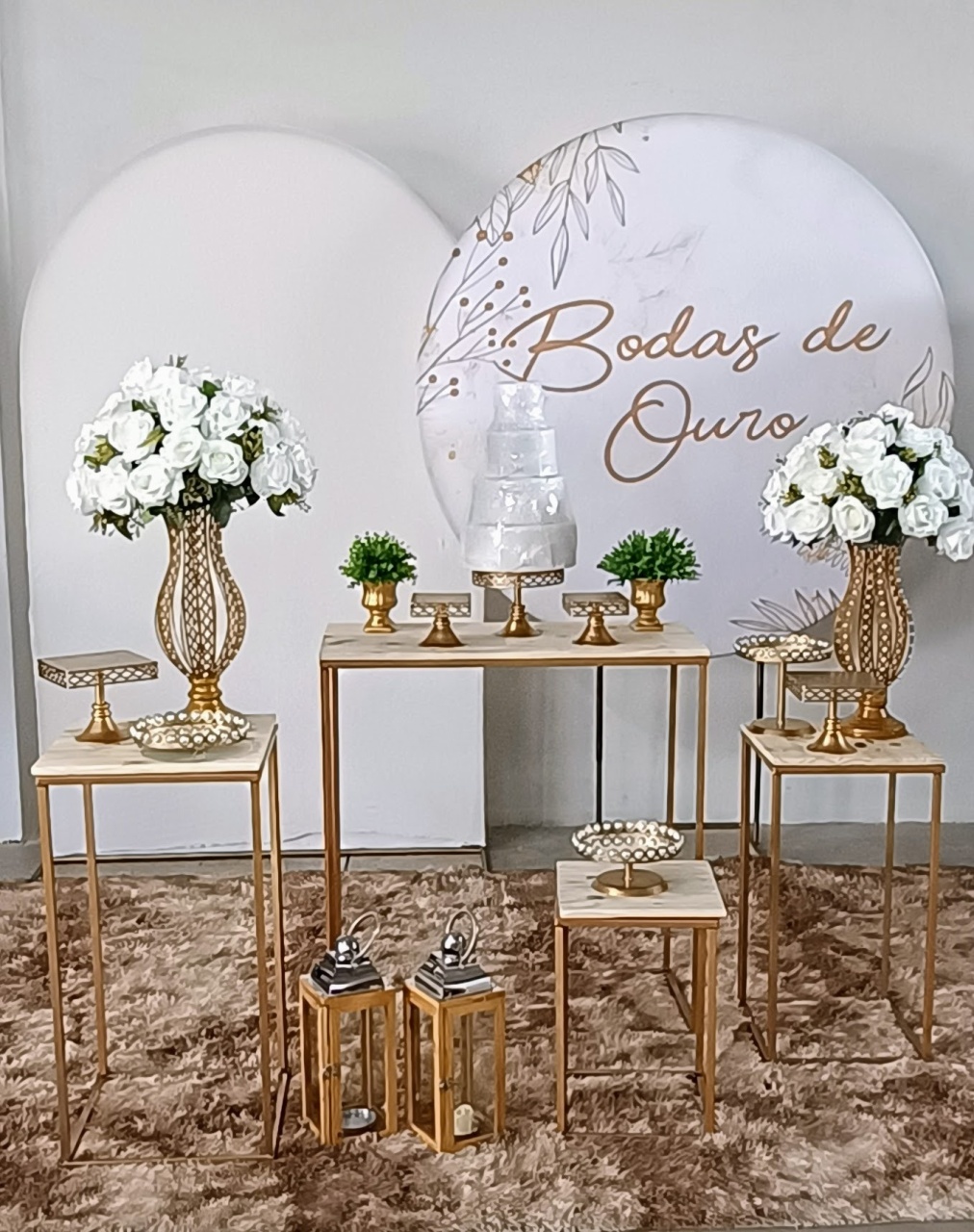 Composição Bodas de Ouro Mesa Cubo Painel Off - MM Pegue e Monte e locação 