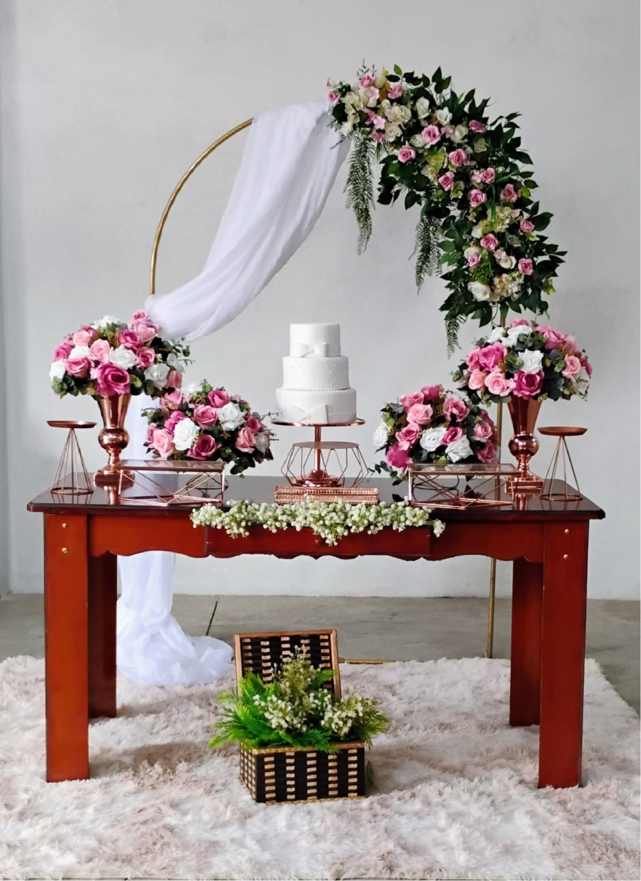 Composição Casamento Arco Vazado Peças E Flores Rosé - MM Pegue e Monte e locação 