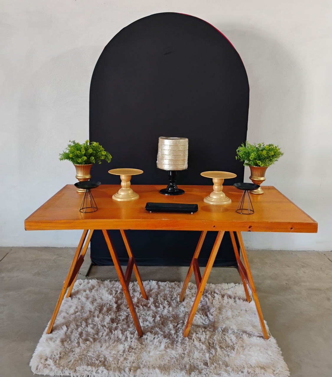 Kit Romano Preto Com  Mesa Cavalete - MM Pegue e Monte e locação 
