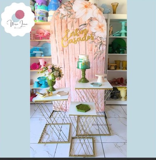Kit Painel Romano Floral Com Trio de Mesinhas Treliça - Wire Love Decor