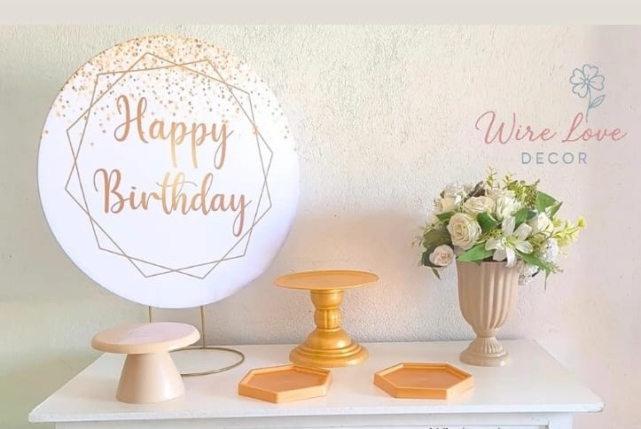 Kit Só Um Bolinho Happy Dourado E Branco - Kit de Mesa  - Wire Love Decor
