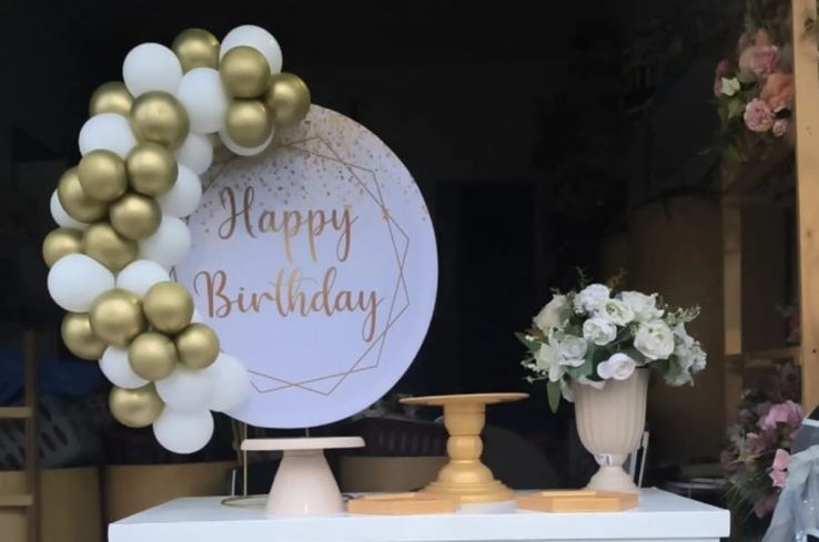 Kit Só Um Bolinho Happy Dourado E Branco - Kit de Mesa + Baloes - Wire Love Decor