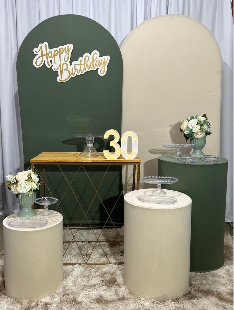 Kit Bege E Verde Oliva Com Mesa E Cilindros - A FESTA E DECORAÇÃO