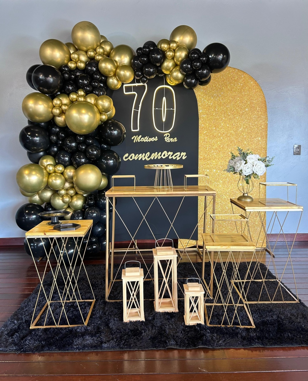 Kit Romano Dourado E Preto Com Balões (Motivos Para Comemorar) - A FESTA E DECORAÇÃO