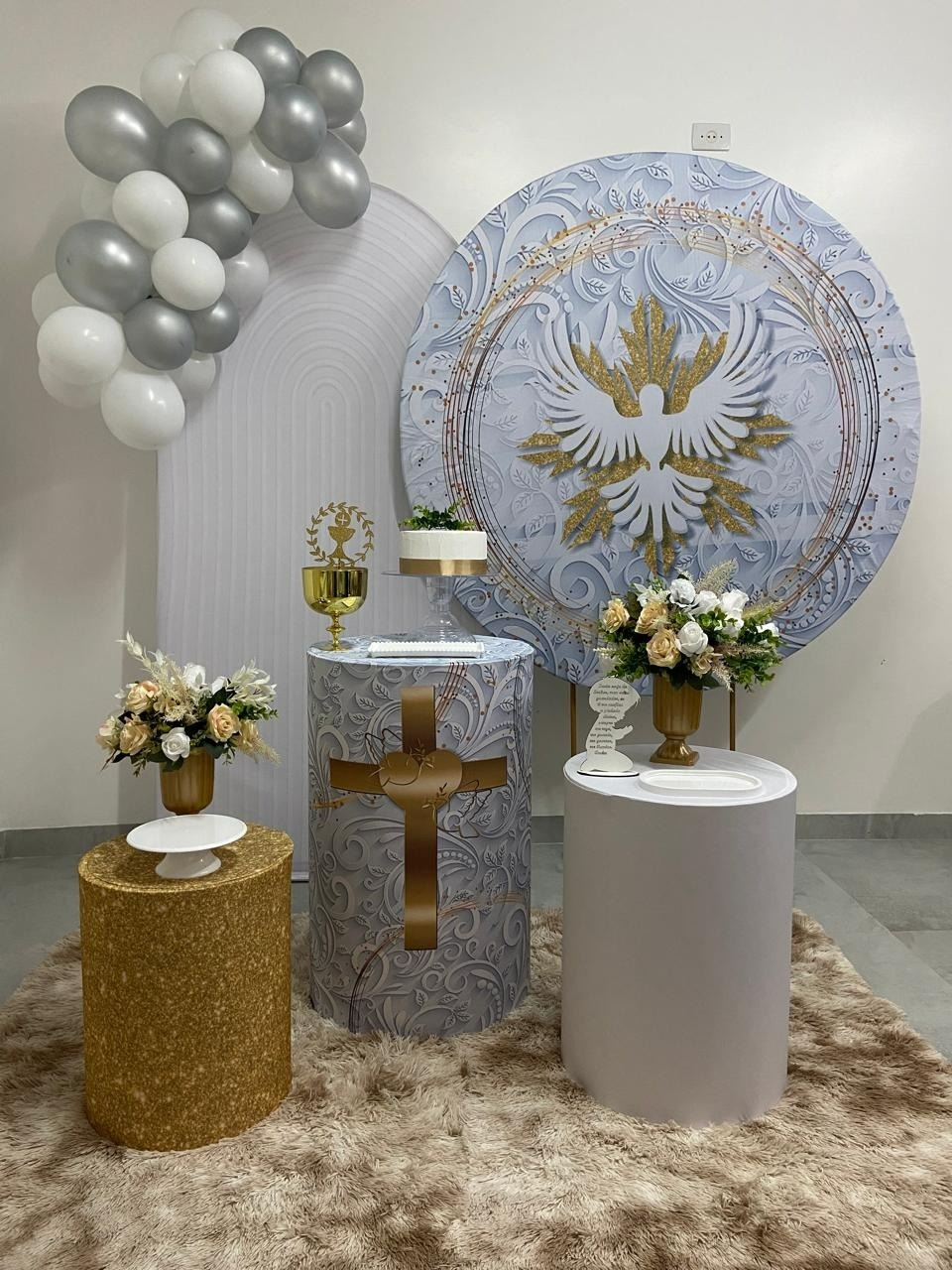 Espírito Santo Dourado E Cinza Luxo - A FESTA E DECORAÇÃO