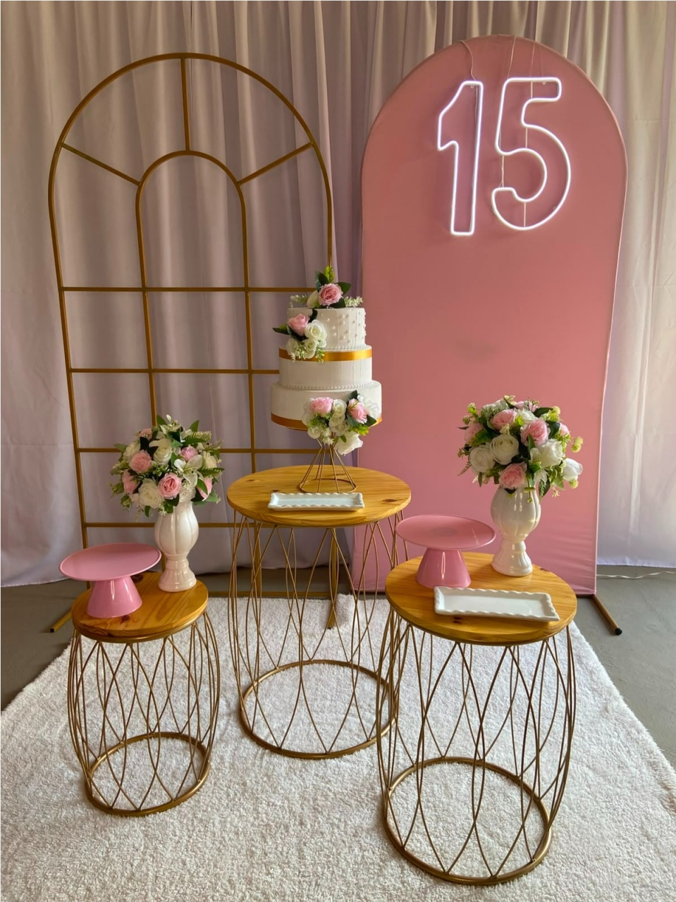 15 Anos Rosa E Dourado - A FESTA E DECORAÇÃO