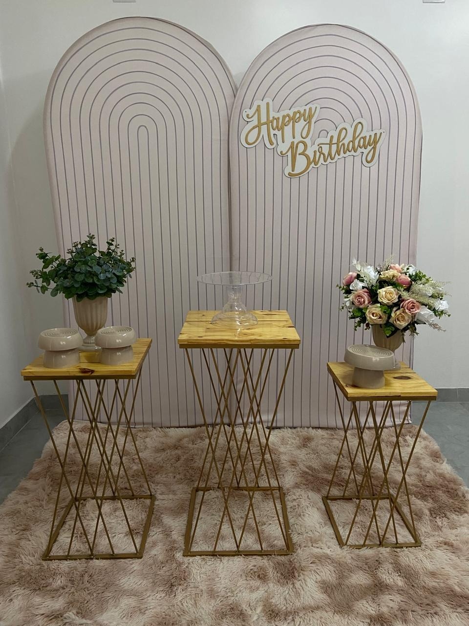 Kit 2 Paineis Portal Bege Com Mesas Aramadas - A FESTA E DECORAÇÃO