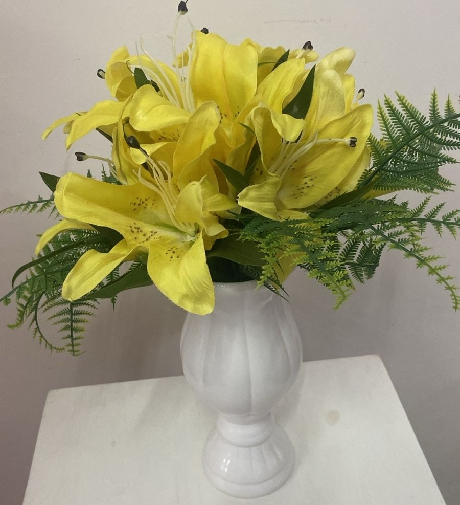 Arranjo Flor Lirio Amarelo - A FESTA E DECORAÇÃO