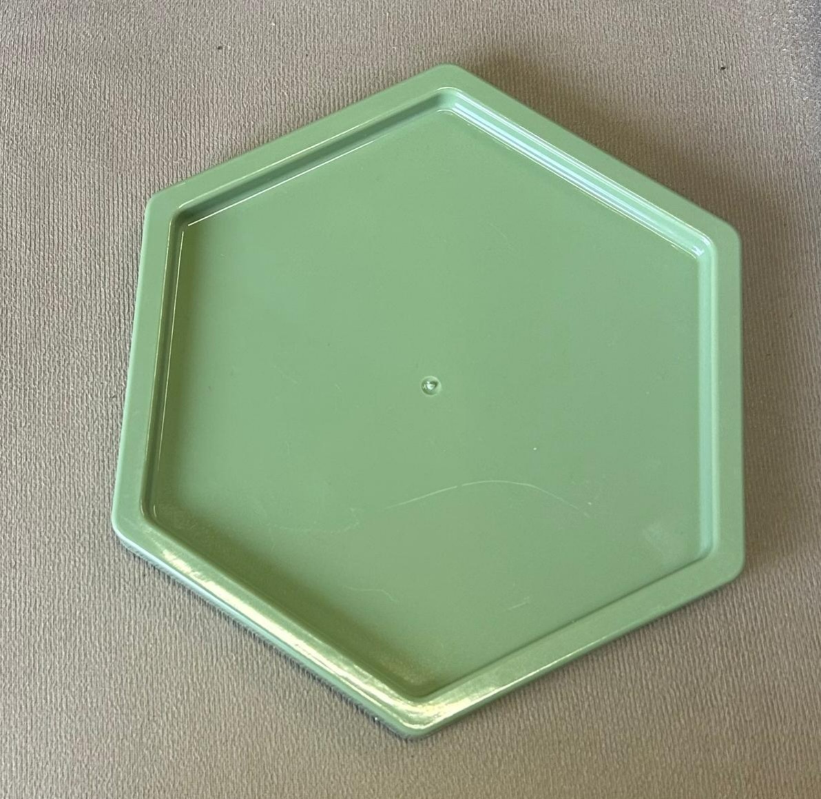 Bandeja Baixa Sextavada Verde Oliva 21X21Cm - A FESTA E DECORAÇÃO
