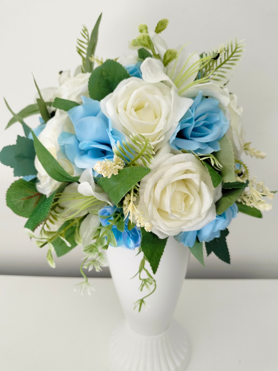 Arranjo Flor Azul Claro Com Branco  - A FESTA E DECORAÇÃO
