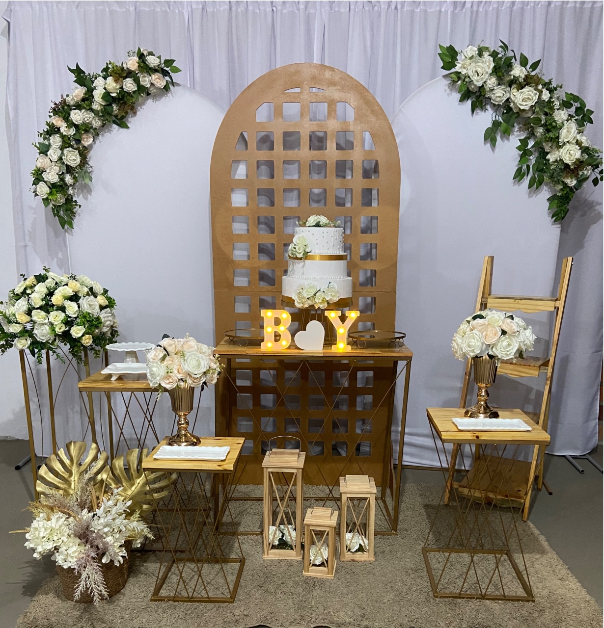 Kit Dois Paineis Romanos, Painel Treliça Mdf Com Mesas Aramadas - A FESTA E DECORAÇÃO