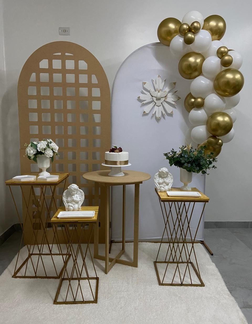 Espírito Santo Branco E Treliça Com Branco E Dourado  - A FESTA E DECORAÇÃO