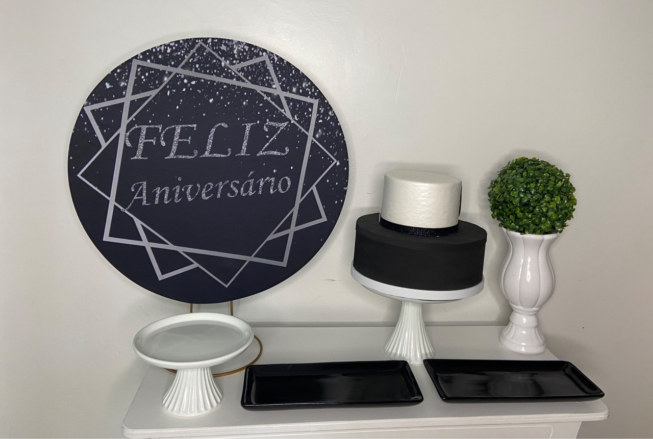Kit Festa Na Mesa M Feliz Aniversário Preto E Prata (Especial) - A FESTA E DECORAÇÃO