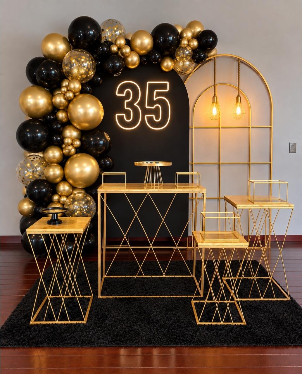 Composição Romano Preto Com Balões - A FESTA E DECORAÇÃO