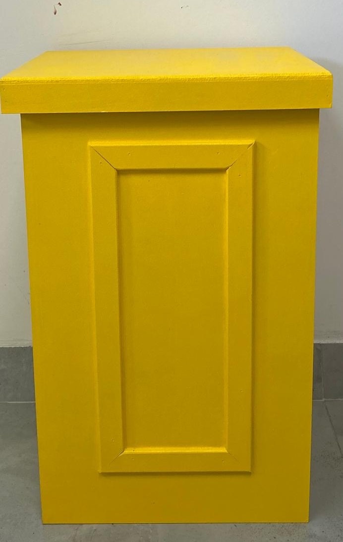 Mesa Cubo P Amarela - A FESTA E DECORAÇÃO