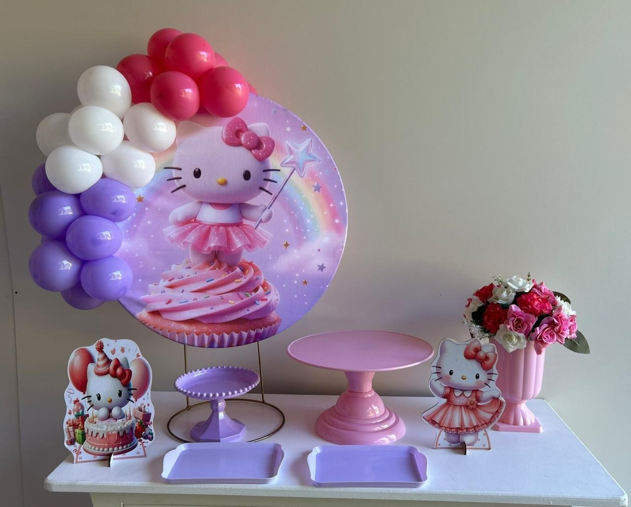 Hello Kitty Festa Na Mesa Kit M - A FESTA E DECORAÇÃO