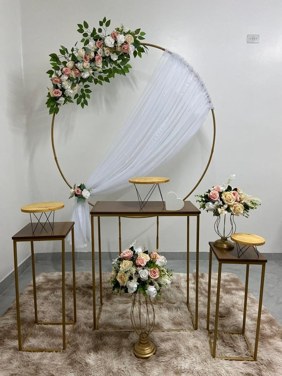 Kit Arco Com Cortina E Arranjo Floral Kit Super Luxo Mesas Quadradas - A FESTA E DECORAÇÃO