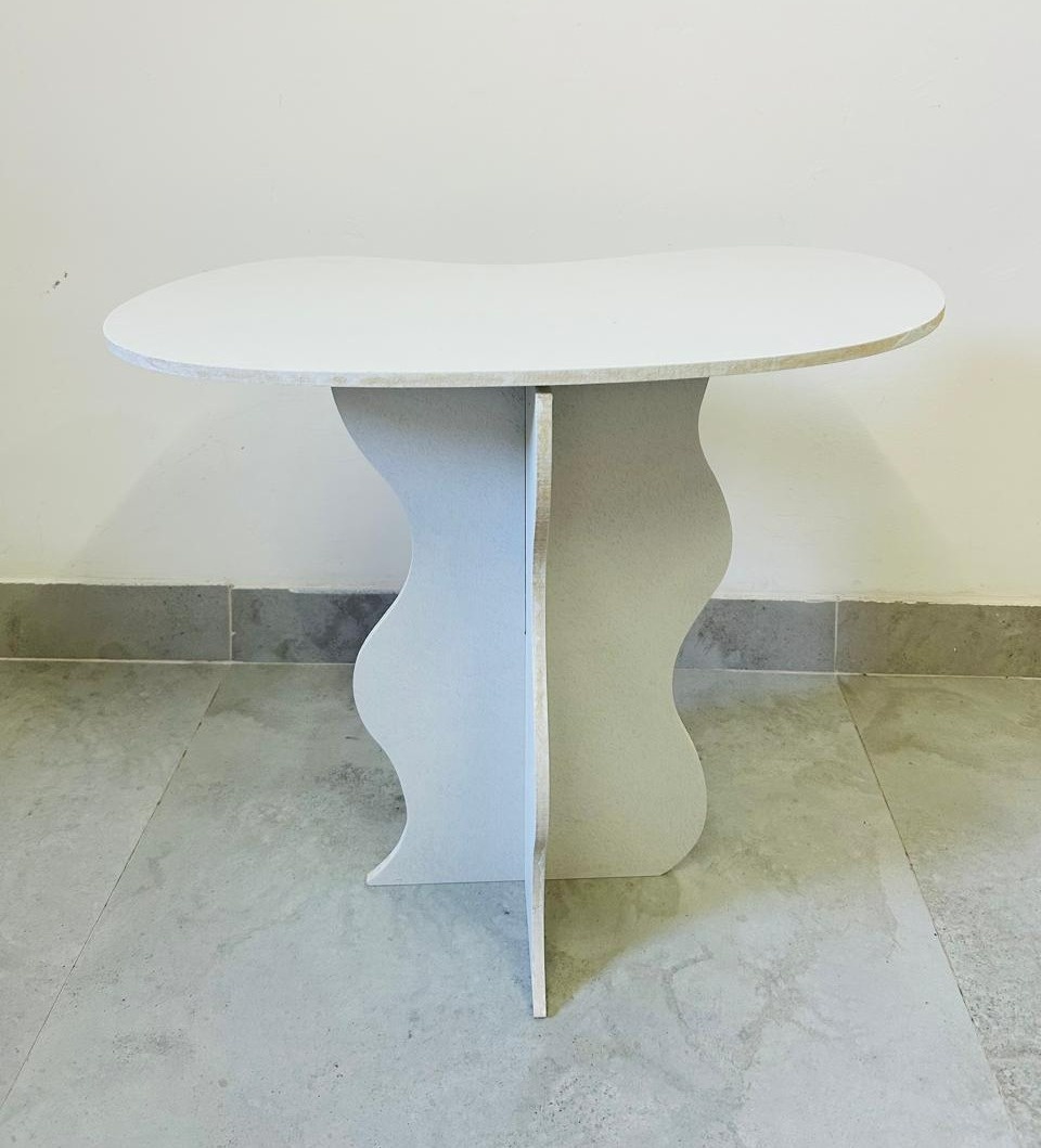 Mesa Orgânica Pequena Branca - A FESTA E DECORAÇÃO
